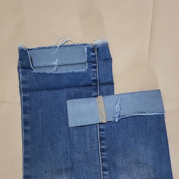 Mossimo Cropped Jeans - Picture 3 of 4